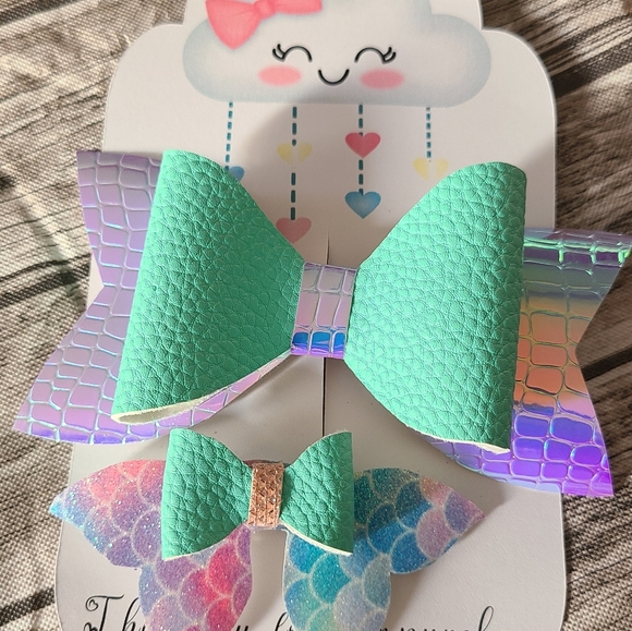 Bow - Picture 1 of 2